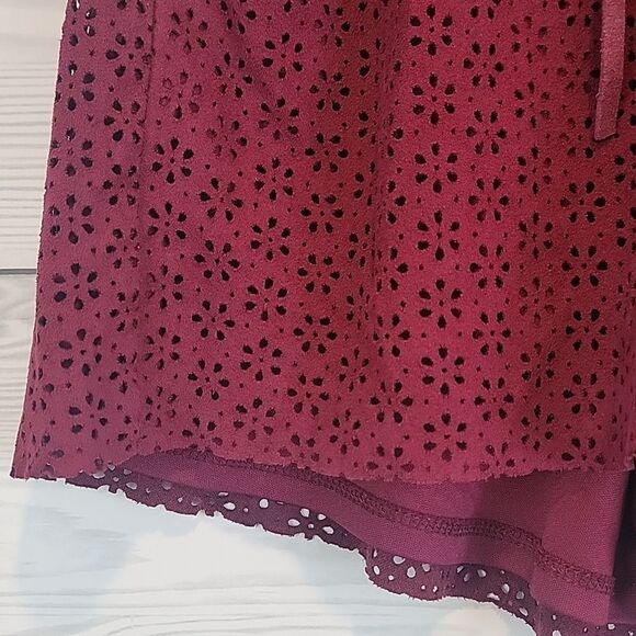 Maurices pull-on style faux leather cut-out shorts - burgundy Women's Size S - Picture 3 of 12